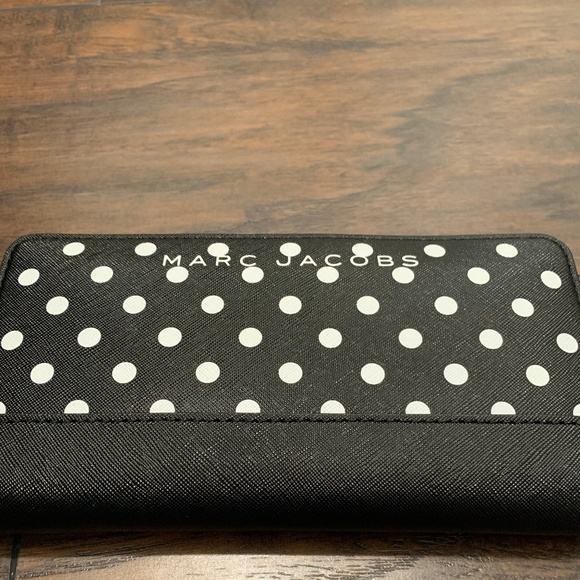 Marc Jacobs Handbags - Marc Jacob Women's Wallet